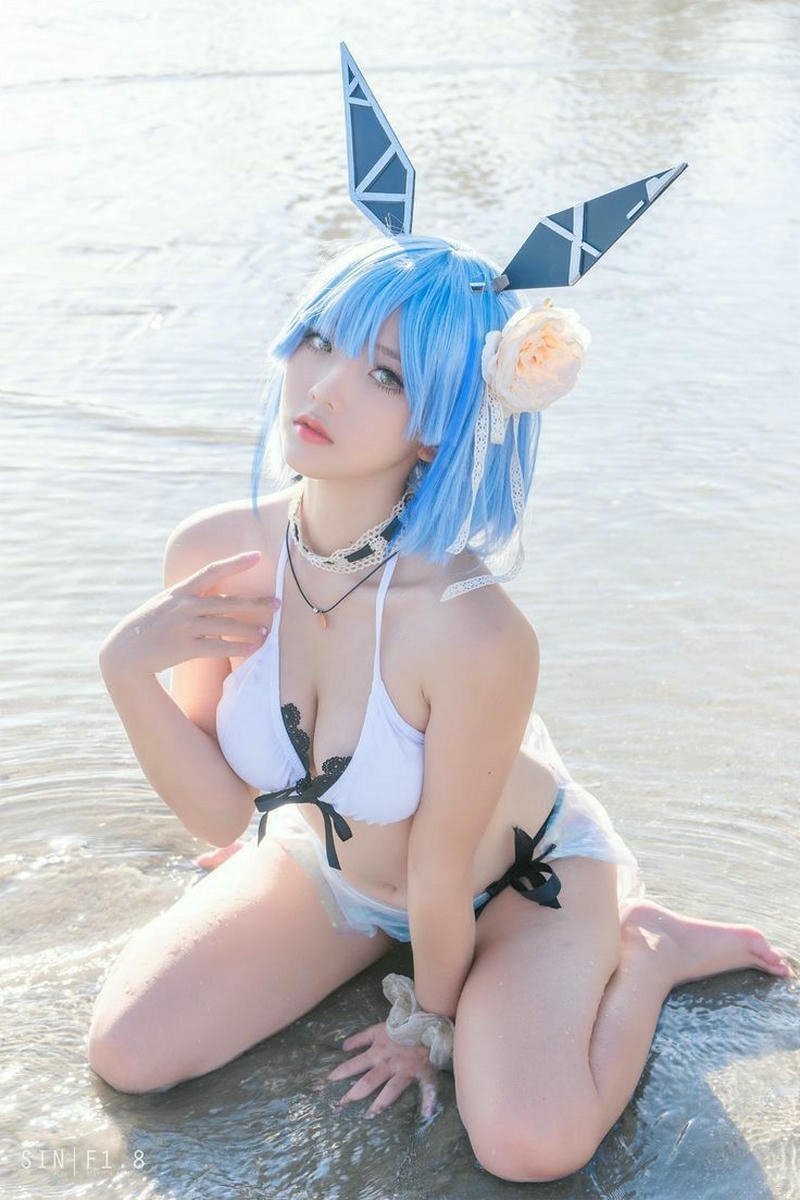 gái xinh cosplay mặc bikini thần thái