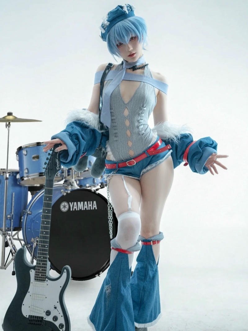 hình ảnh gái xinh cosplay vui vẻ