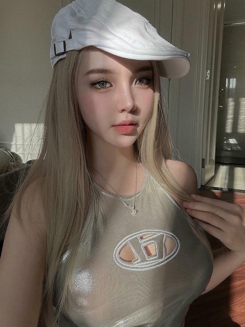 hình ảnh trần huyền châu phong cách