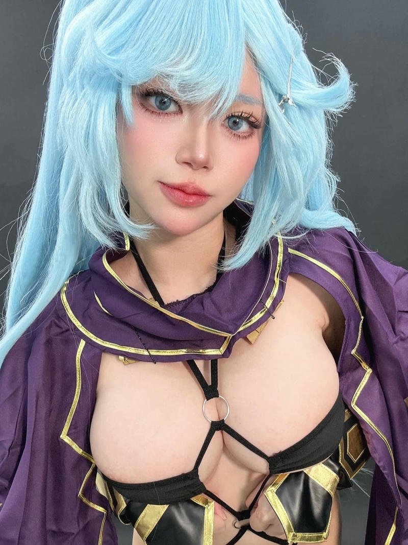 hình cosplay Zinie Quỳnh tươi sáng