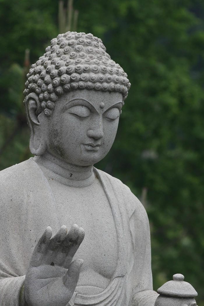 hình tượng Phật ngồi bằng đá