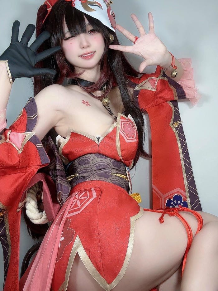 tạo dáng cosplay anime