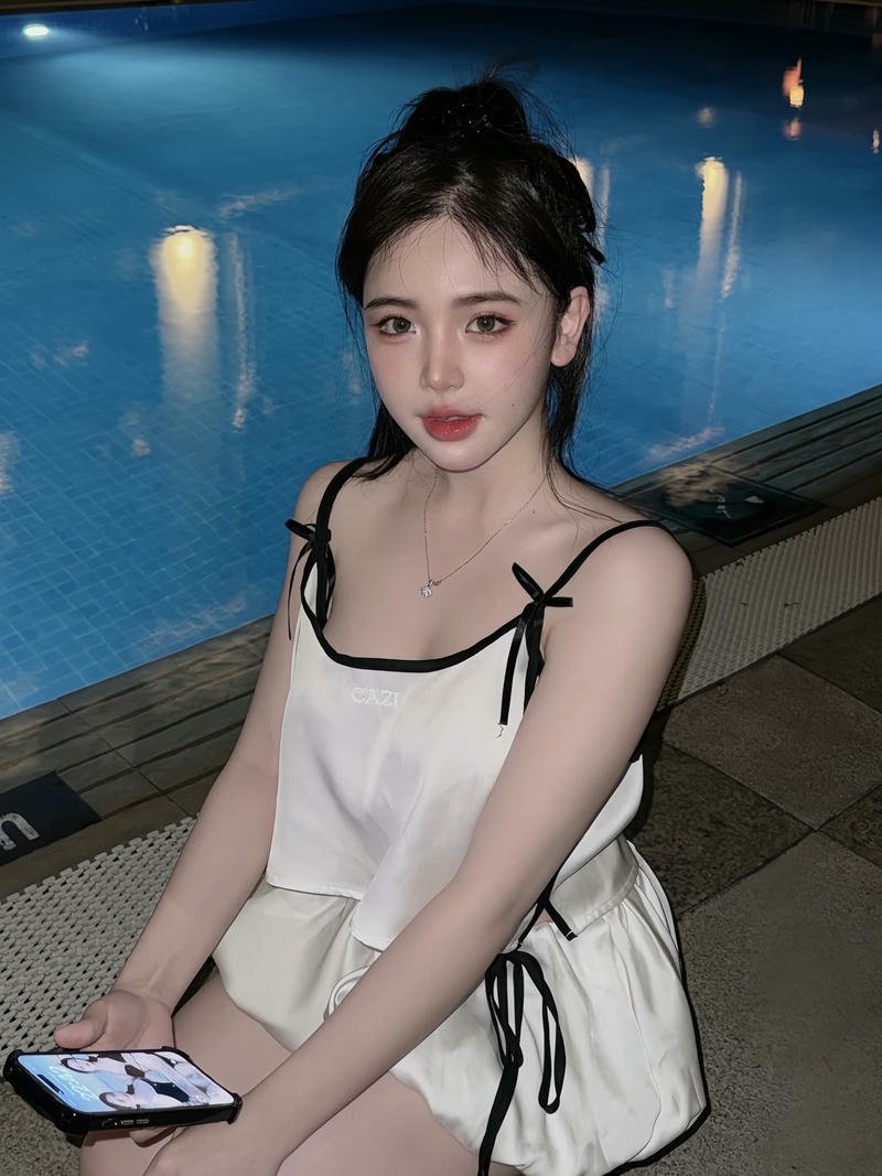 trần huyền châu ảnh rạng rỡ