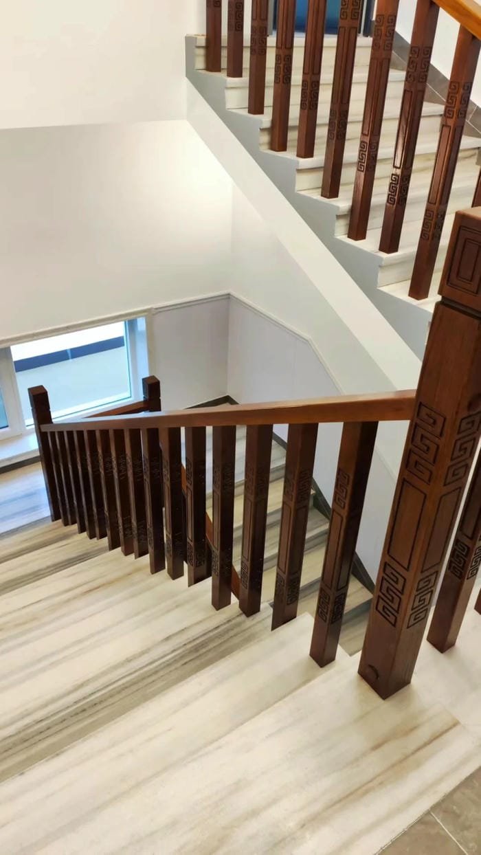 trụ cầu thang gỗ đẹp sang trọng