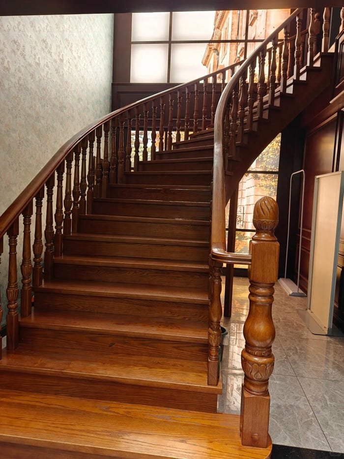 trụ cầu thang gỗ đơn giản