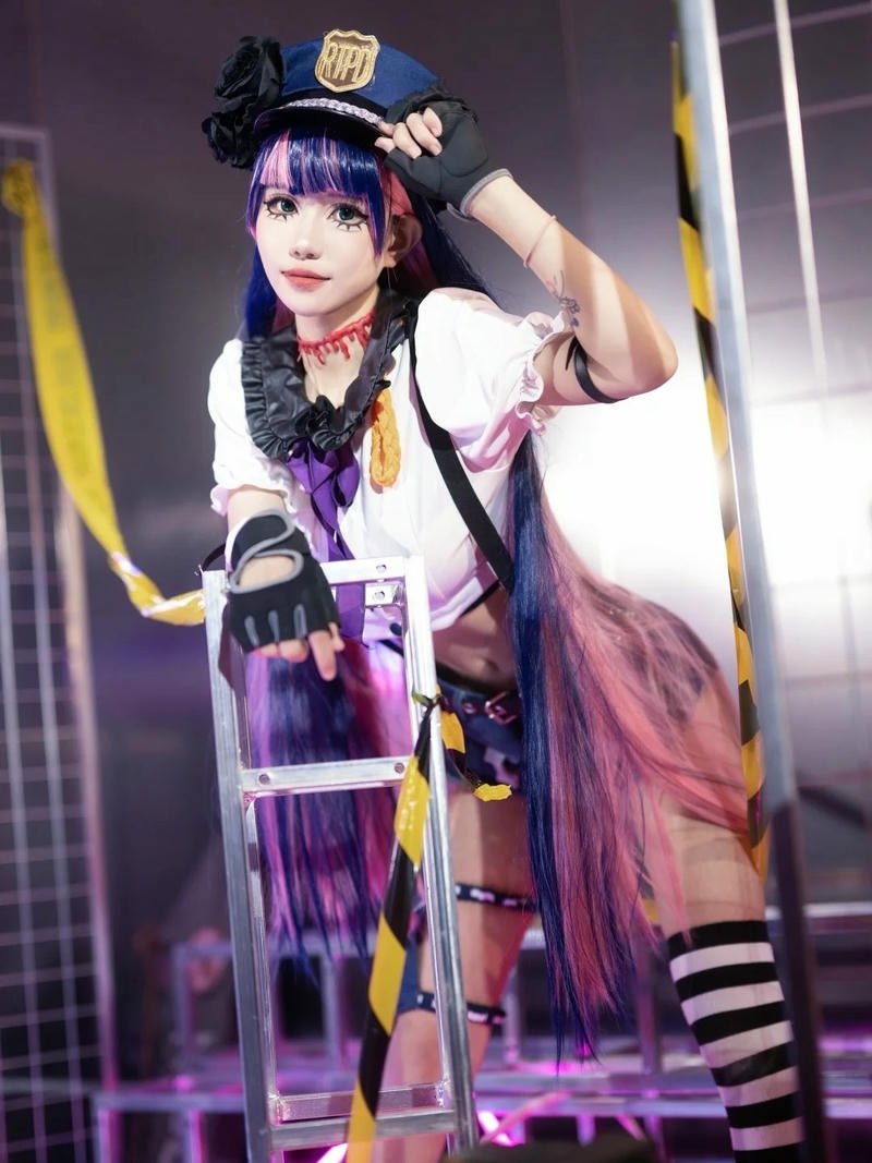 Ảnh cosplay cảnh sát dùng làm ảnh minh họa