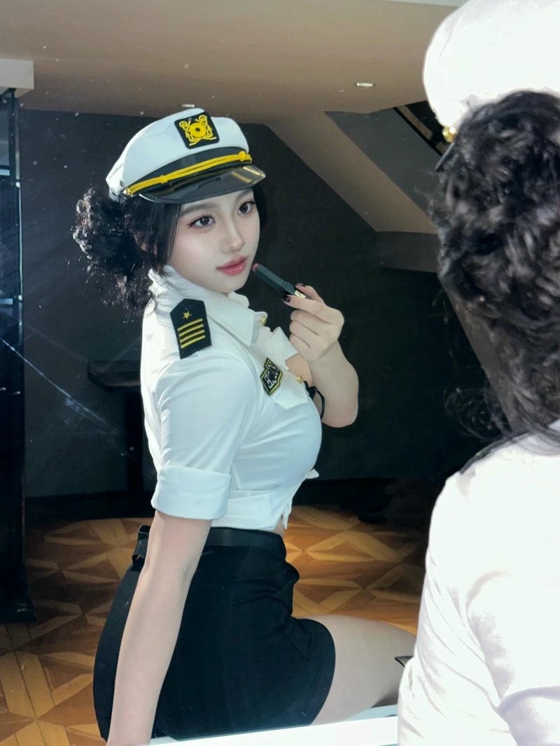 Ảnh cosplay cảnh sát nữ phong cách anime
