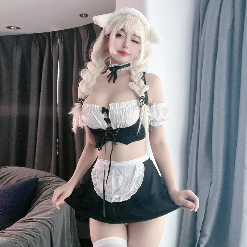 Ảnh cosplay hầu gái gợi cảm