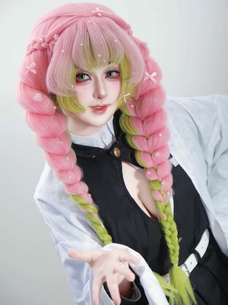 Ảnh cosplay luyến trụ Kanroji Mitsuri chụp studio chuyên nghiệp