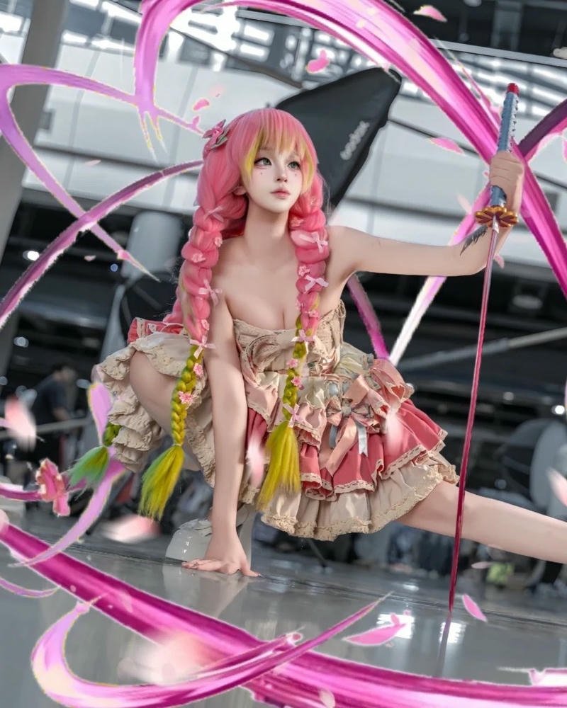 Ảnh cosplay luyến trụ Kanroji Mitsuri sắc nét chất lượng cao