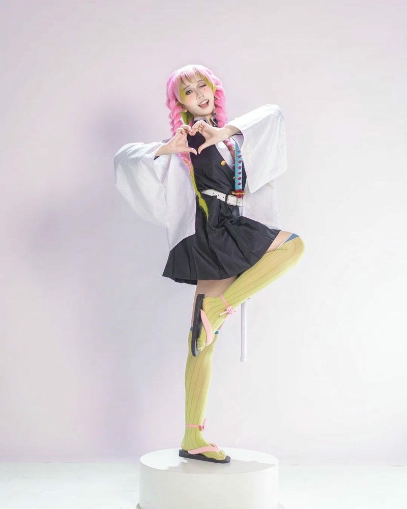 Ảnh gái xinh cosplay luyến trụ Kanroji Mitsuri đẹp