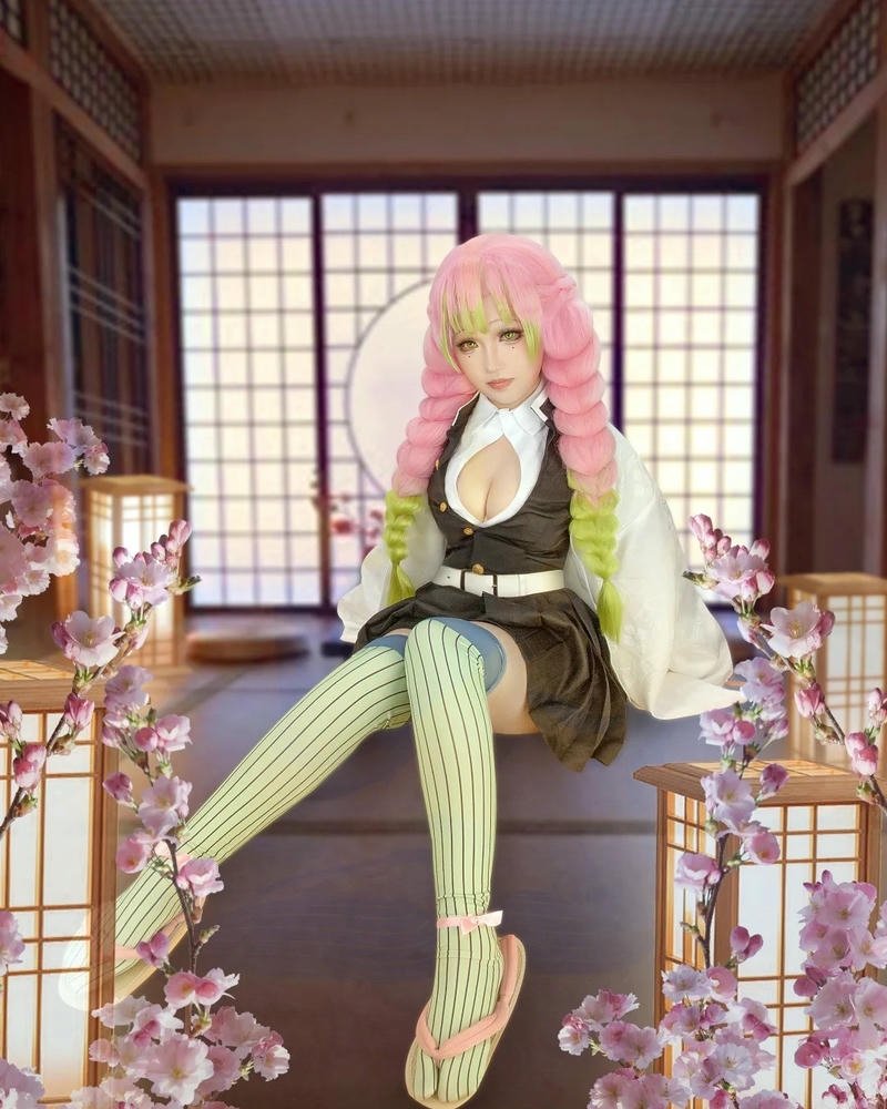 Ảnh gái xinh cosplay luyến trụ Kanroji Mitsuri nổi bật