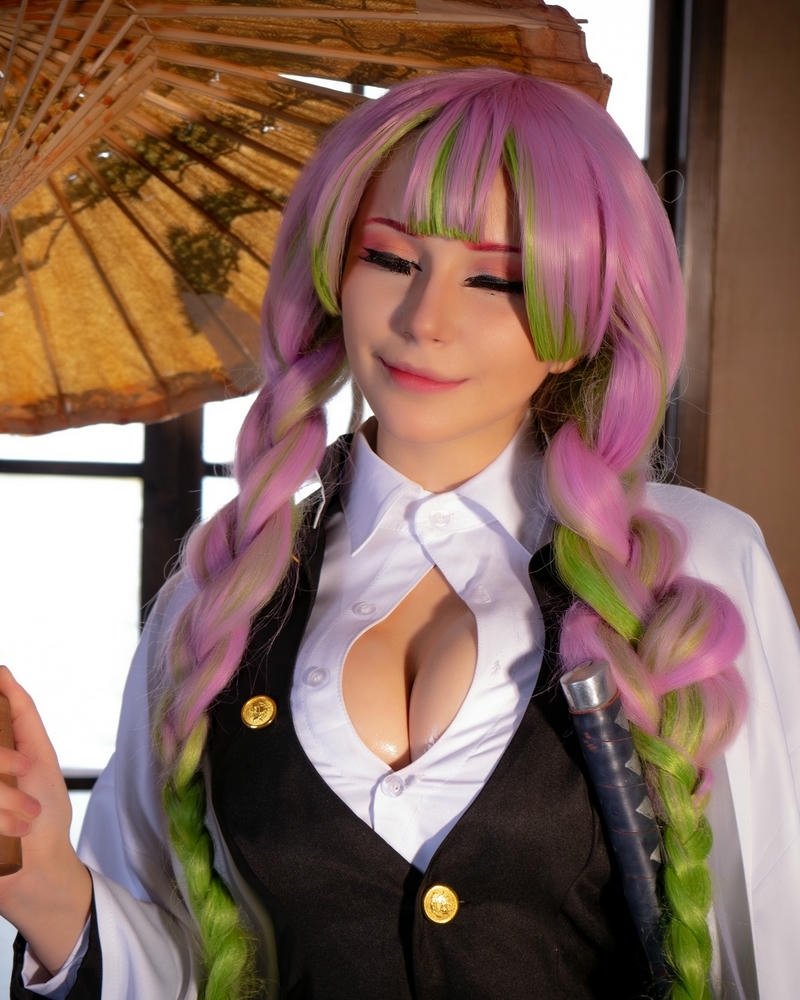 Ảnh gái xinh cosplay luyến trụ phong cách Kanroji Mitsuri