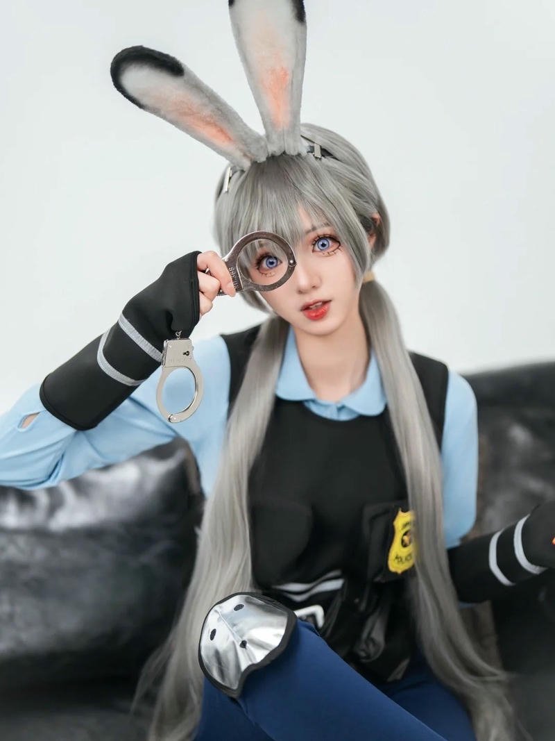 Cosplay cảnh sát nữ phong cách cá tính hiện đại