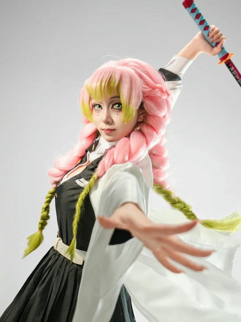 Cosplay luyến trụ Kanroji Mitsuri phong cách cosplay chuyên nghiệp