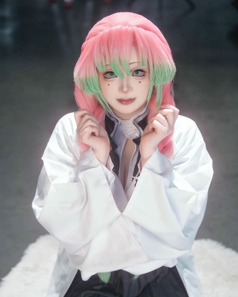 Cosplay luyến trụ Kanroji Mitsuri tạo hình sống động