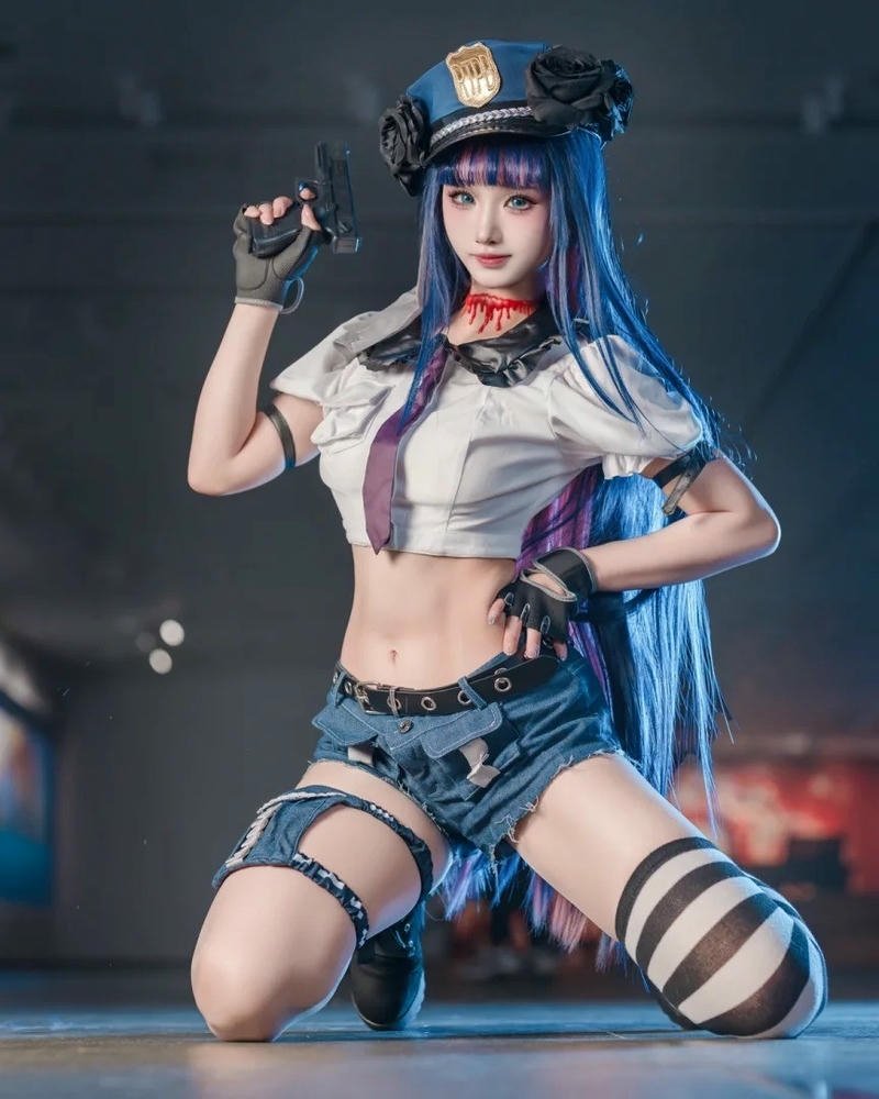 Hình cosplay cảnh sát nữ phong cách hiện đại