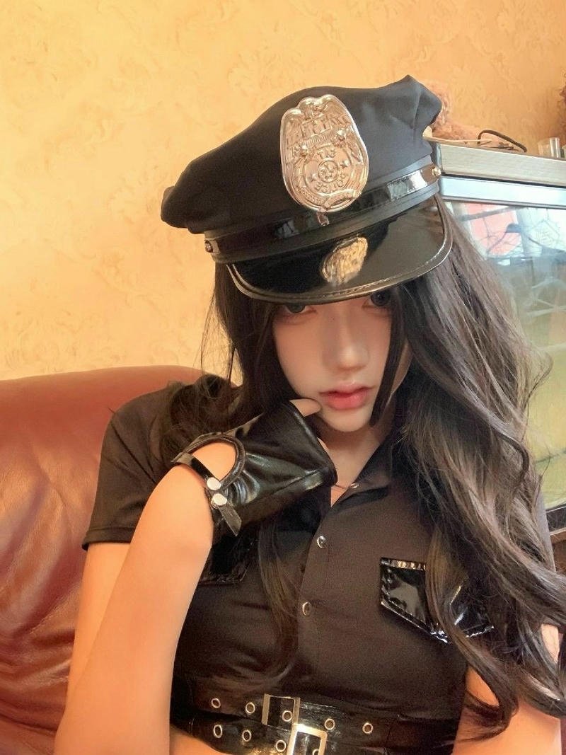 Hình cosplay cảnh sát phong cách chuyên nghiệp