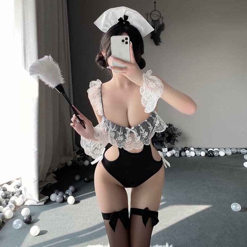 Hình cosplay hầu gái ngây thơ