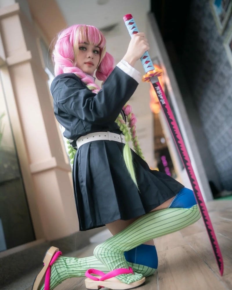 Hình cosplay luyến trụ bổ mắt phong cách anime hiện đại
