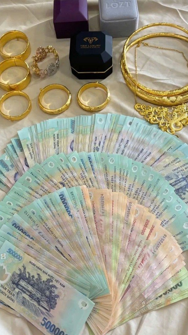 Hình nền tiền 500k nhẫn vàng tài lộc