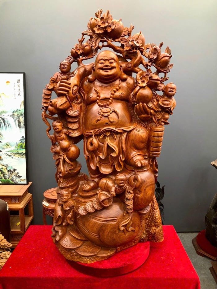 Thần Tài gỗ cho không gian phong thủy
