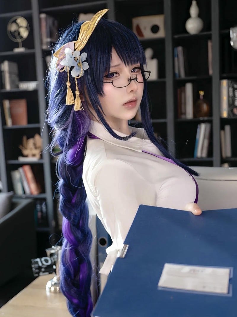 ảnh cosplay thư ký cuốn hút