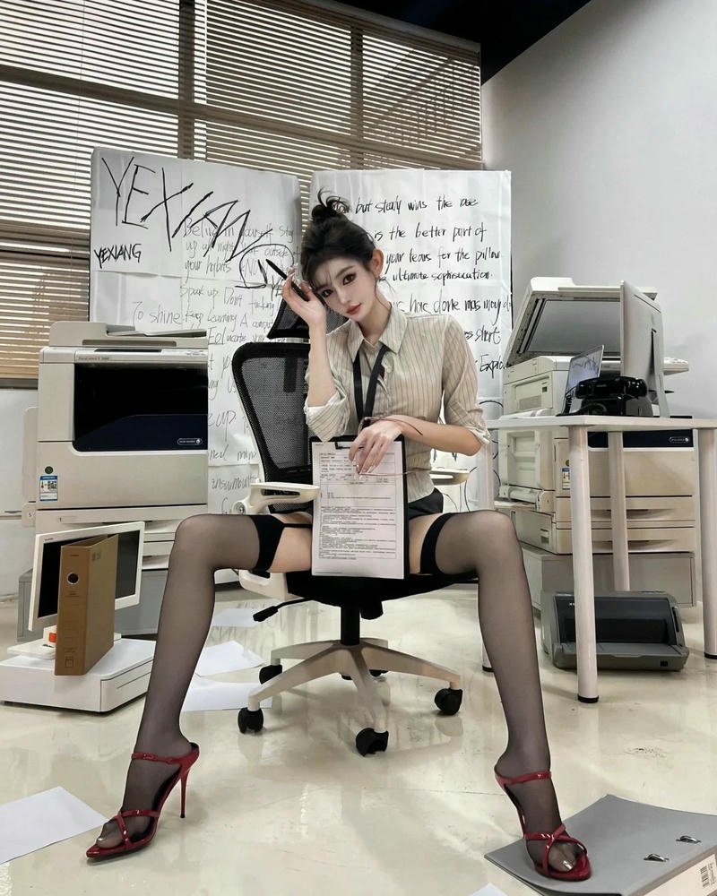 ảnh cosplay thư ký nổi bật