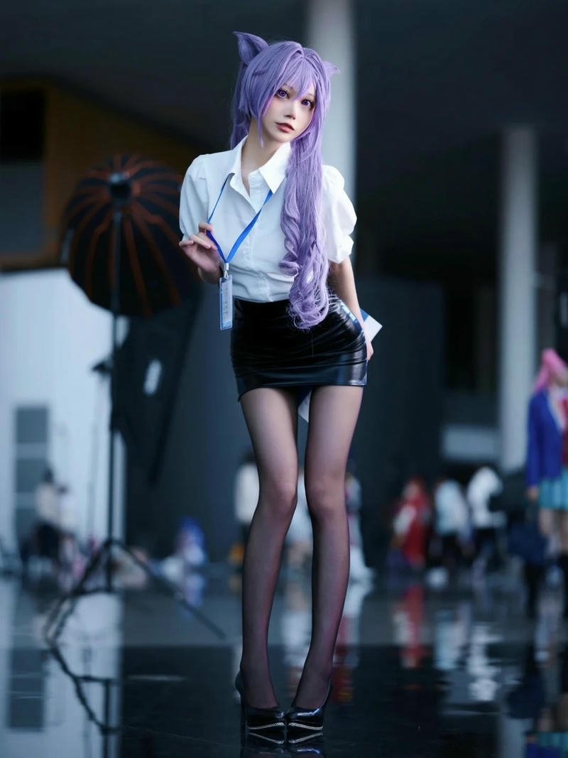 ảnh cosplay thư ký vui nhộn