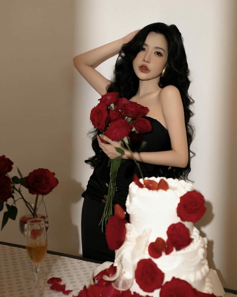 ảnh viên vibi lộ hàng cận cảnh