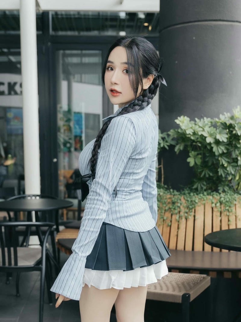 ảnh viên vibi lộ hàng concept biển