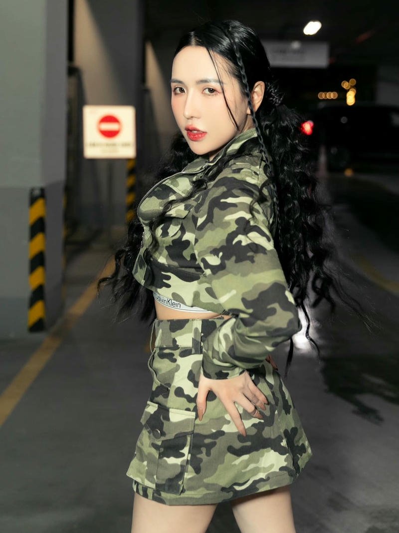 ảnh viên vibi lộ hàng nóng bỏng