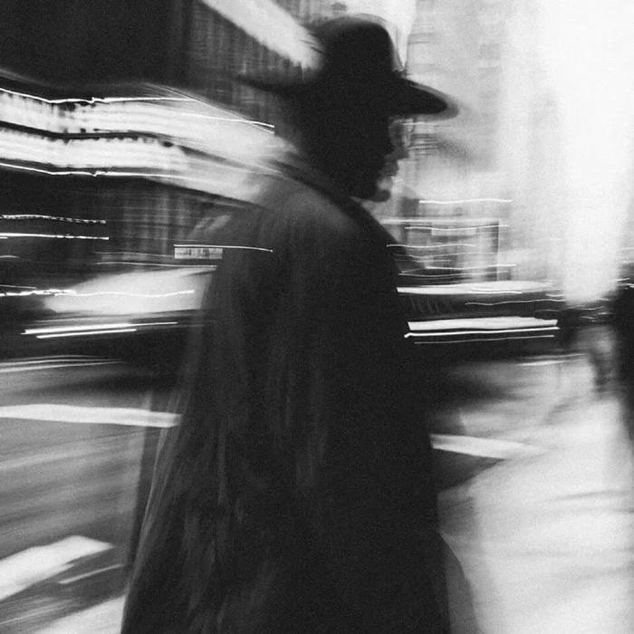 avatar đen trắng nền tối