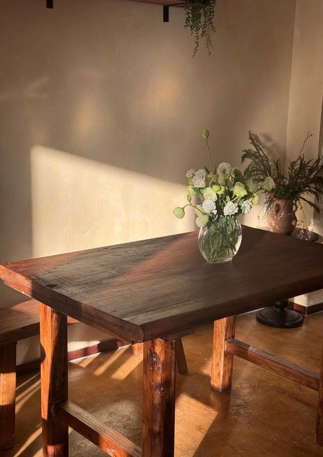 bàn kiểu rustic mộc mạc