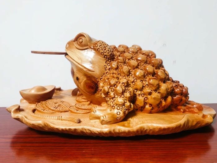 cóc phong thủy chất liệu gỗ