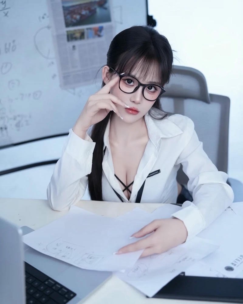 cosplay thư ký dễ mến