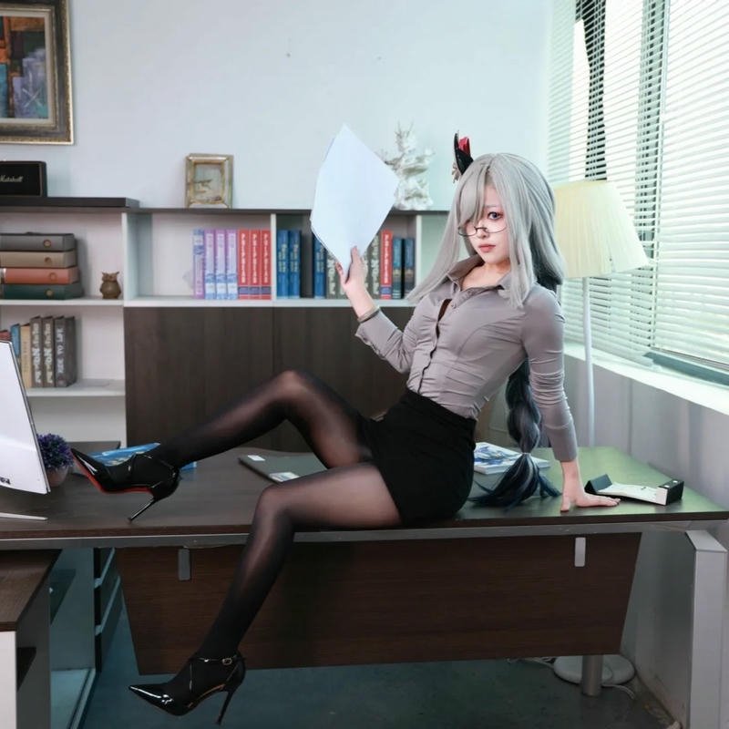 cosplay thư ký dễ thương