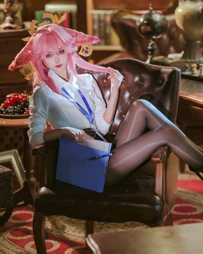 cosplay thư ký thần thái