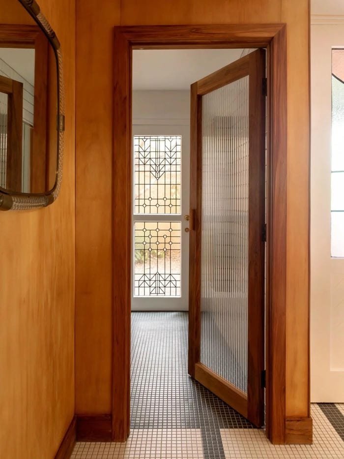 TOP 172+ ảnh cửa gỗ đẹp độc đáo tạo điểm nhấn cho ngôi nhà cửa gỗ làm điểm nhấn nội thất