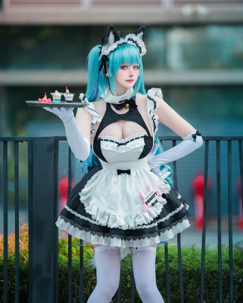 hình ảnh cosplay hầu gái tươi sáng