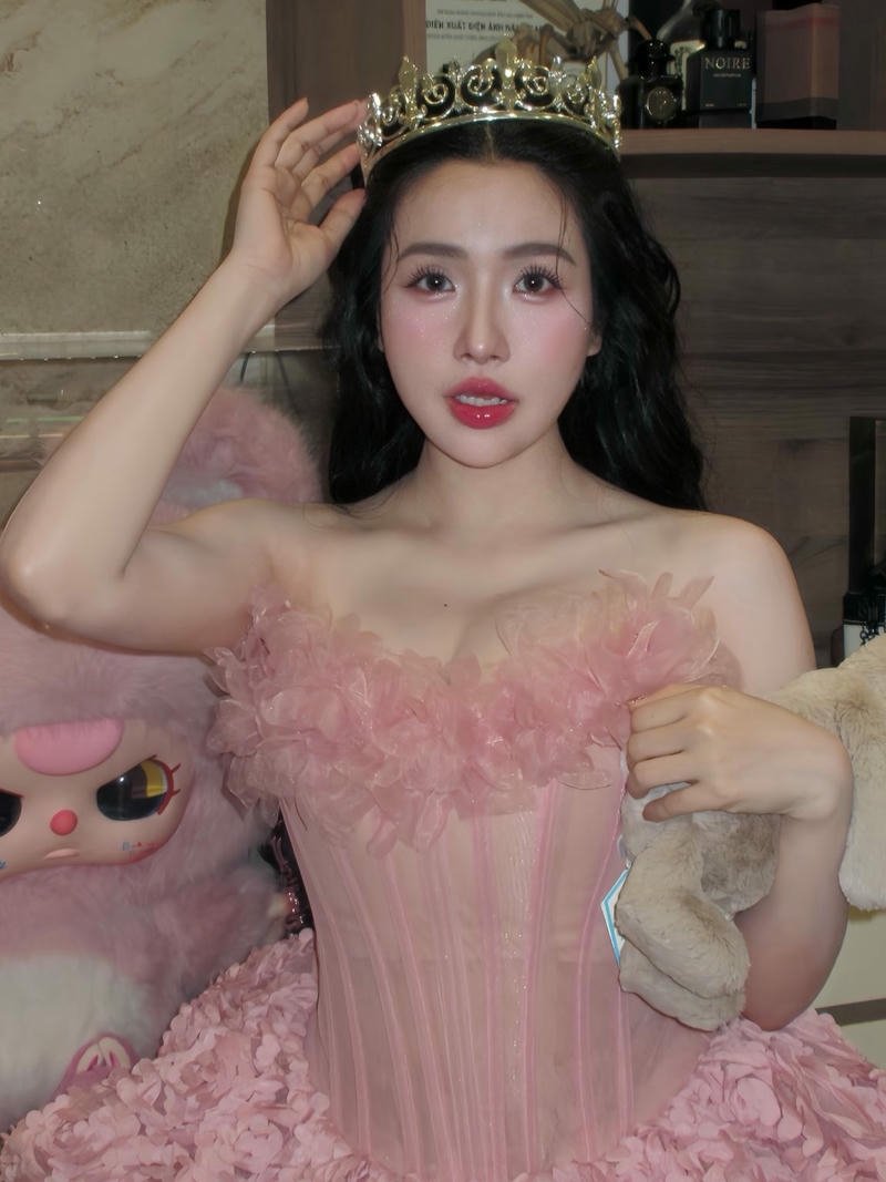 hình ảnh viên vibi lộ hàng tự nhiên