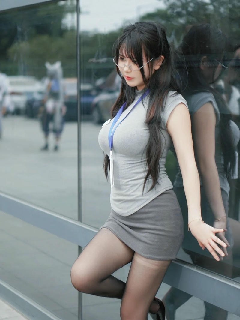 hình cosplay thư ký lung linh