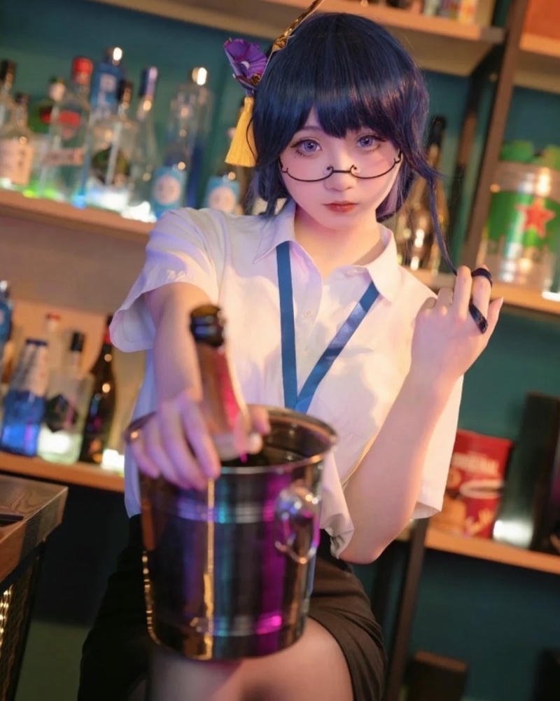 hình cosplay thư ký phong thái