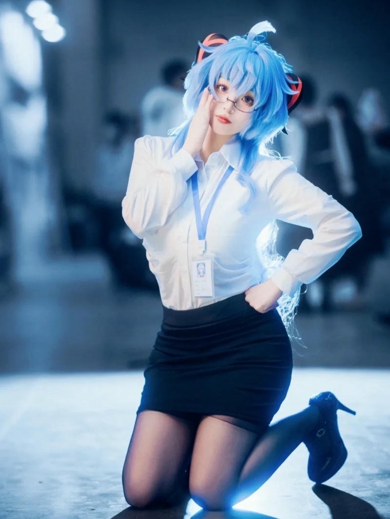 thư ký cosplay đáng tiền