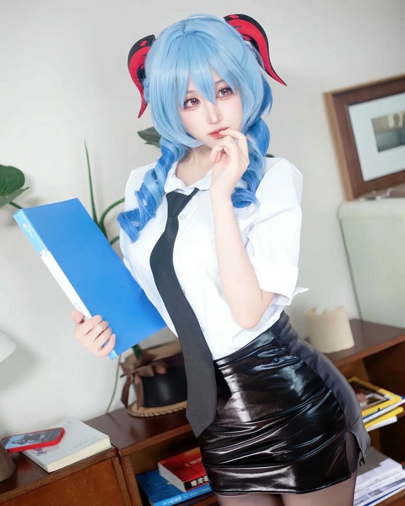 thư ký cosplay đáng yêu
