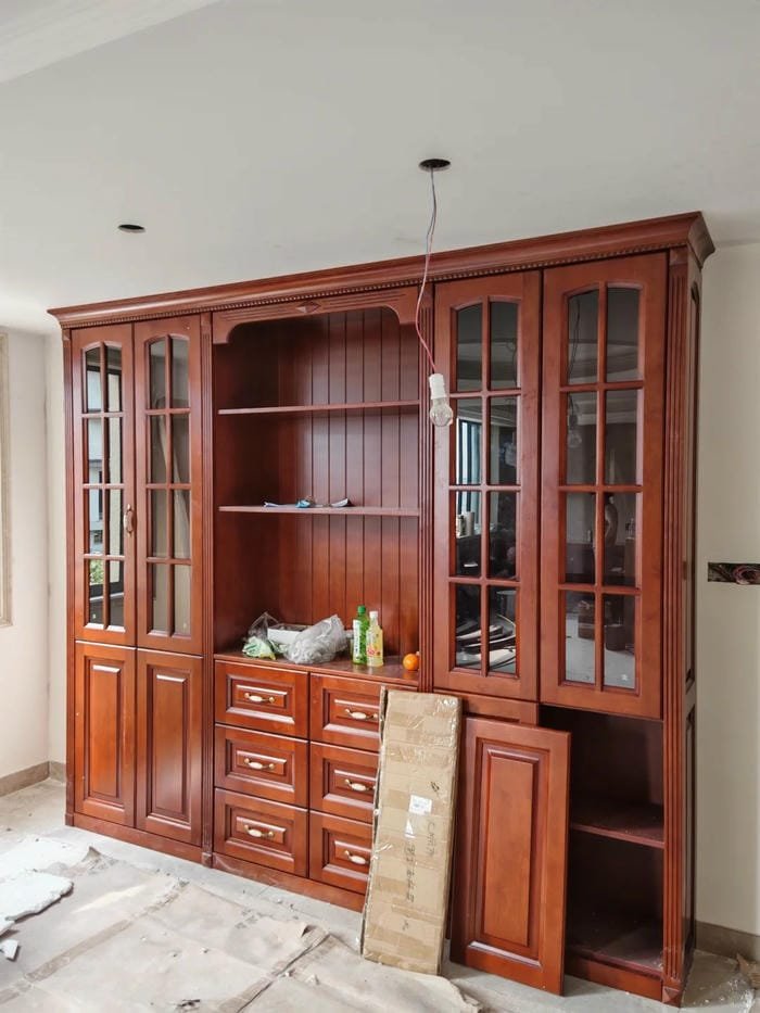 tủ trang trí có đường vân đẹp