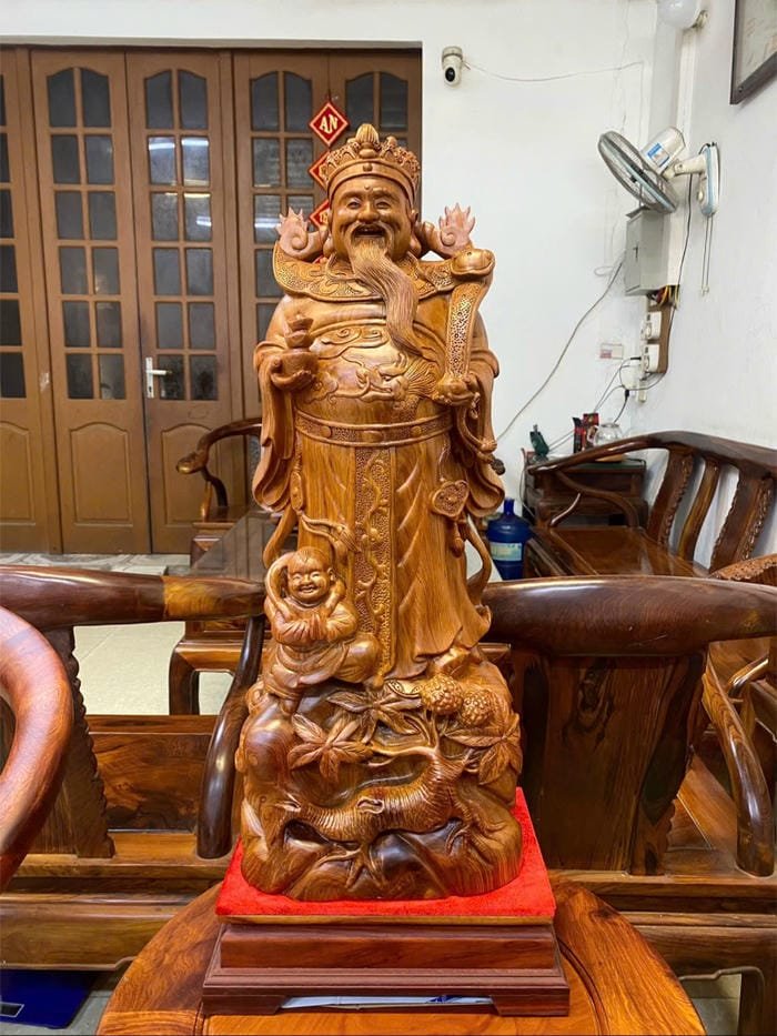 tượng Thần Tài gỗ chạm nét mềm mại