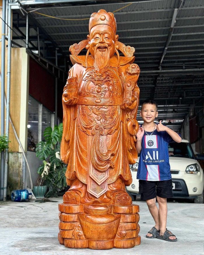 tượng Thần Tài gỗ màu nâu trầm
