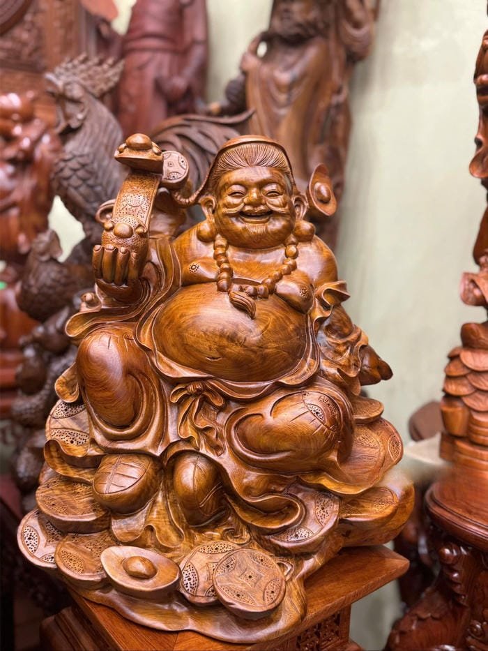 tượng gỗ Thần Tài khuôn mặt hiền hòa