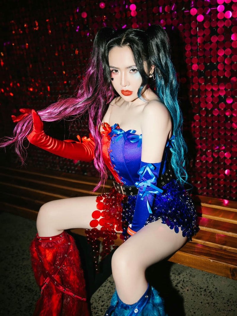 viên vibi lộ hàng khoe vòng 1 căng